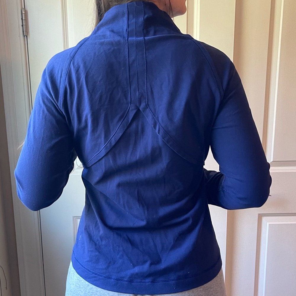 RARE lululemon 2016 Lightly Jacket in Hero Blue, Great Condition